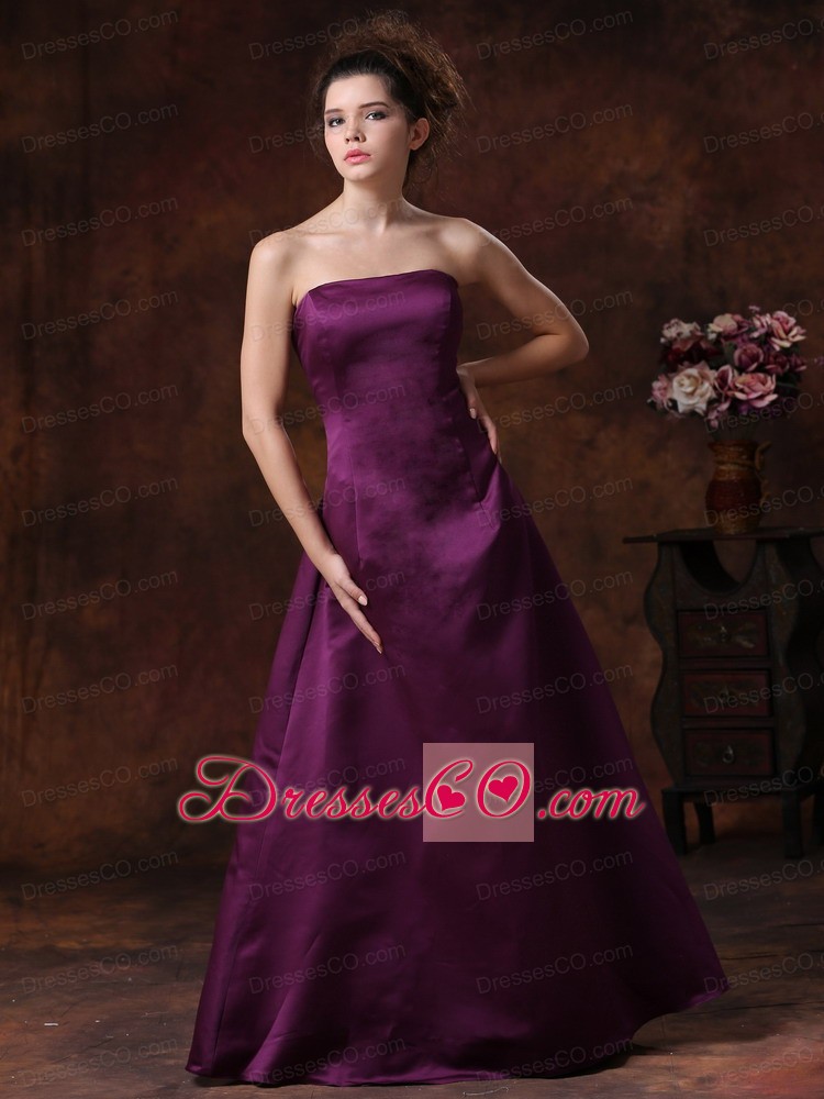 Affordable Column / Sheath Strapless Taffeta Prom Bridesmaid Dress Purple Ruffles
