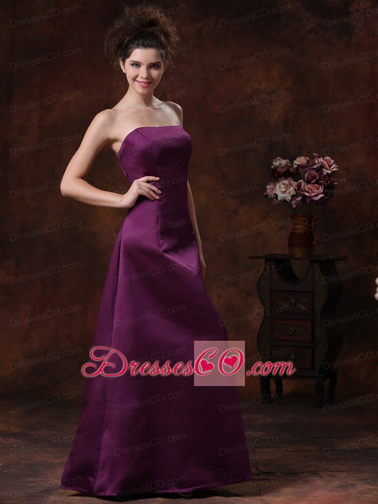 Affordable Column / Sheath Strapless Taffeta Prom Bridesmaid Dress Purple Ruffles