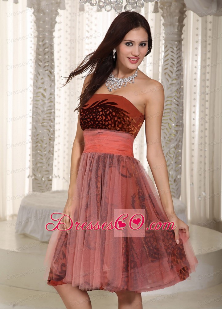 Rust Red A-line Strapless Knee-length Printing And Tulle Belt Prom Dress