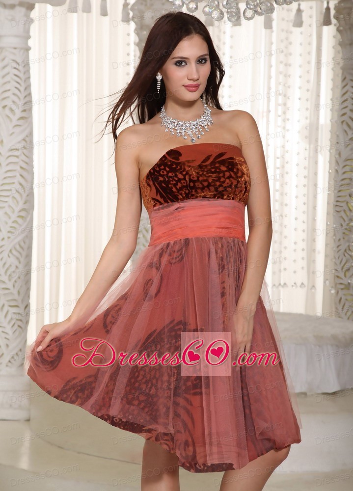 Rust Red A-line Strapless Knee-length Printing And Tulle Belt Prom Dress