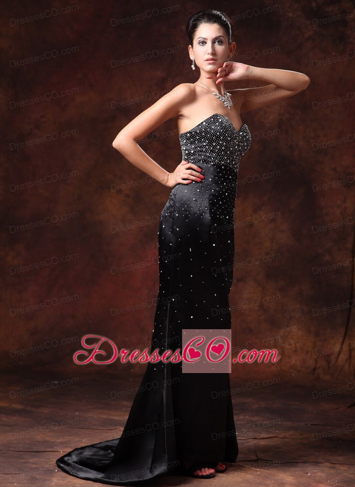 Black Beaded Decorate Body Stylish Prom Gowns Whit Brush Train For Custom Made