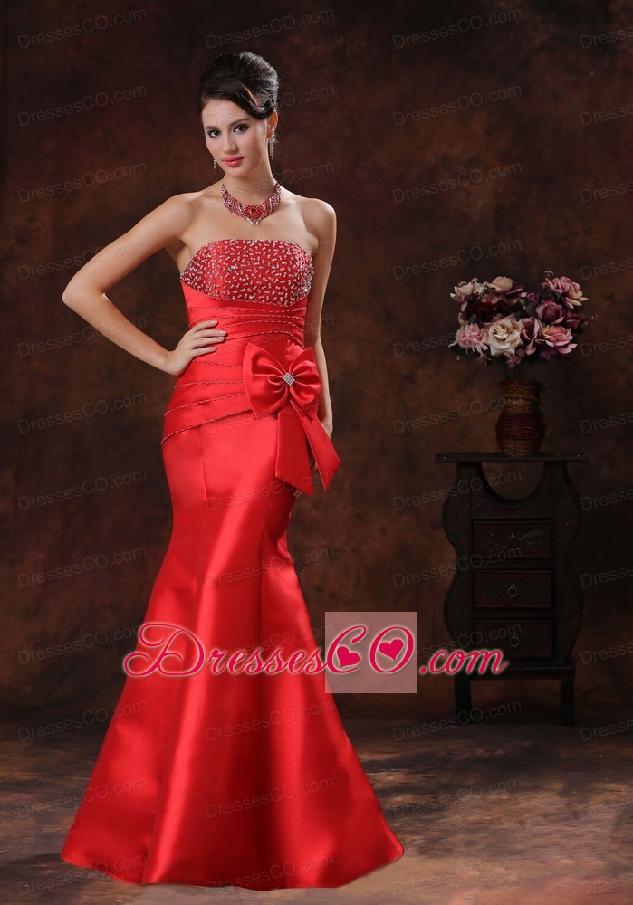 Red Satin Mermaid Prom Dress With Beaded Decorate Bust