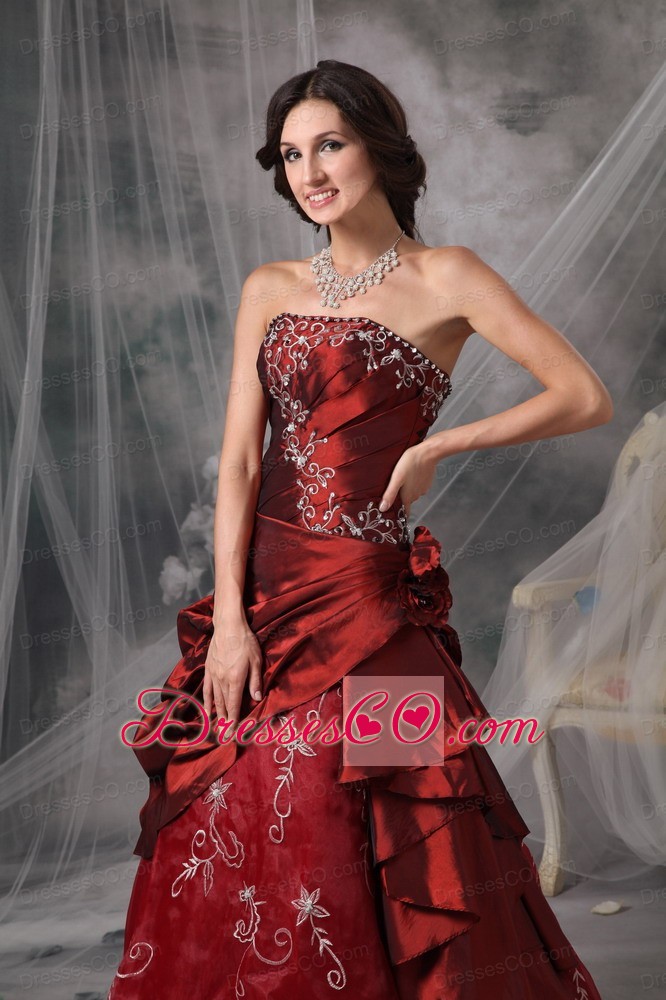 Beautiful Burgundy A-line / Princess Strapless Evening Dress Taffeta Appliques Long