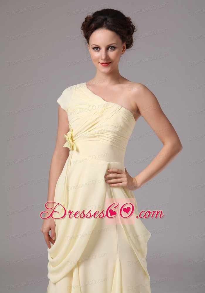 One Shoulder Hand Made Flower Chiffon Brush Train For Light Yellow Mother Of The Bride Dress